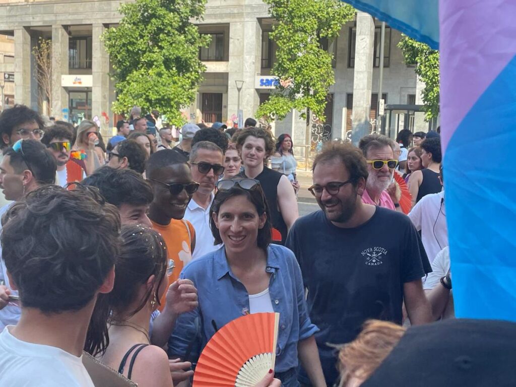 Milano Pride, al via il corteo. Schlein: “Omotransfobia ha ucciso Mirko Moriconi”