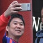 Mondiali, il selfie del ct del Giappone con Kane