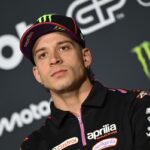 MotoGp, Bezzecchi si scusa: “Nessuna giustificazione”. L’abbraccio con il marshall dopo la lite