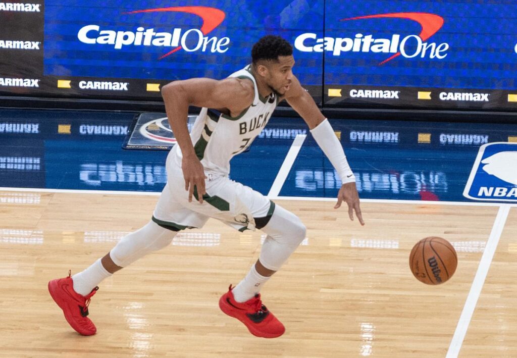 Nba, mercato si accende: Antetokoumpo lascia Milwaukee e va a Miami