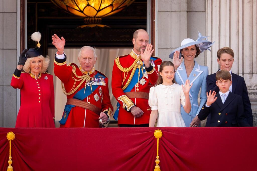 Regno Unito, il 55% vuole ancora la monarchia ma è il dato più basso degli ultimi 33 anni