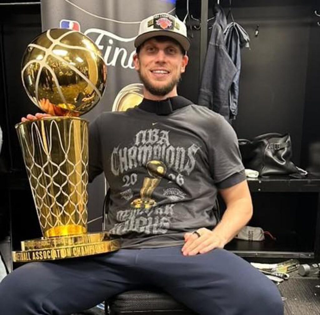 Riccardo Fois campione Nba con i Knicks: “Un successo storico, ora sogno il Mondiale con l’Italia”