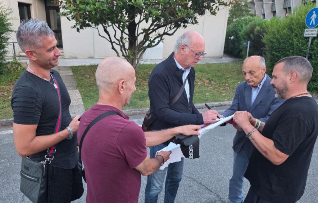 Roma non dimentica Falcao: selfie e autografi con i tifosi, poi spunta… la storica maglia numero 5