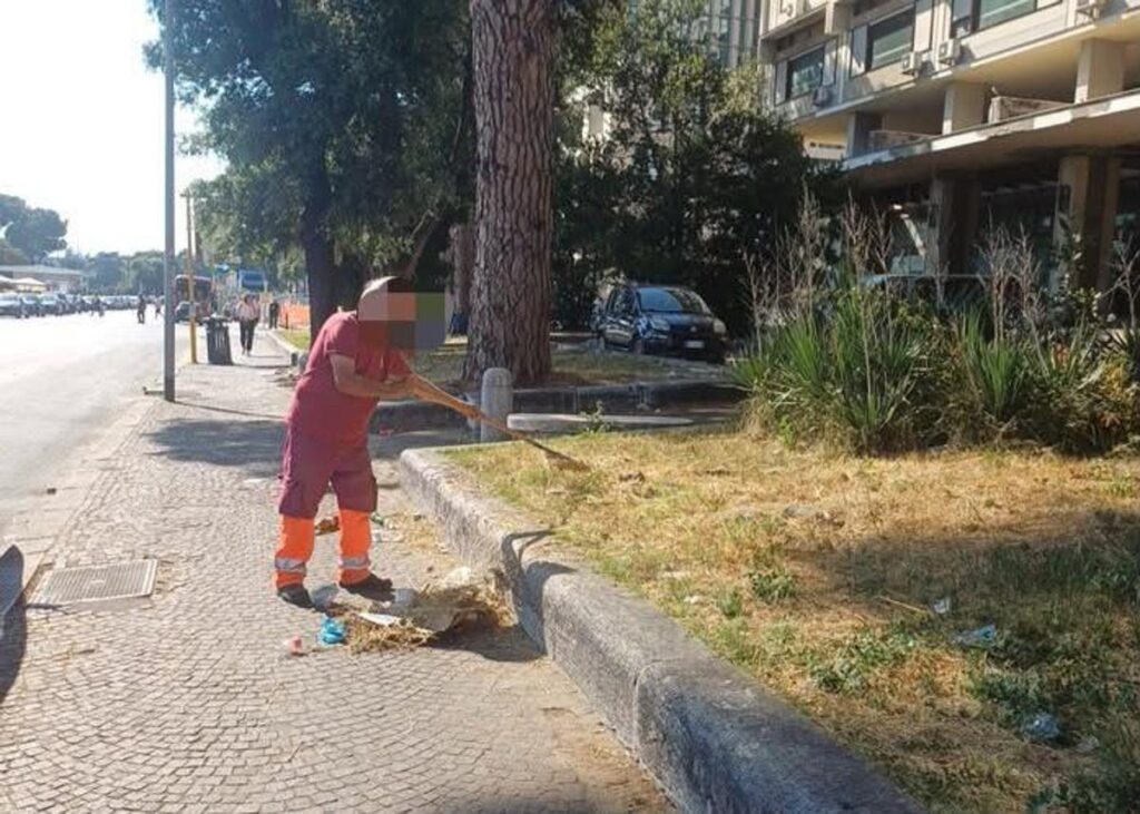 Roma, ripulite le aiuole nel degrado intorno alla Nuvola: l’intervento dopo la denuncia dell’Adnkronos
