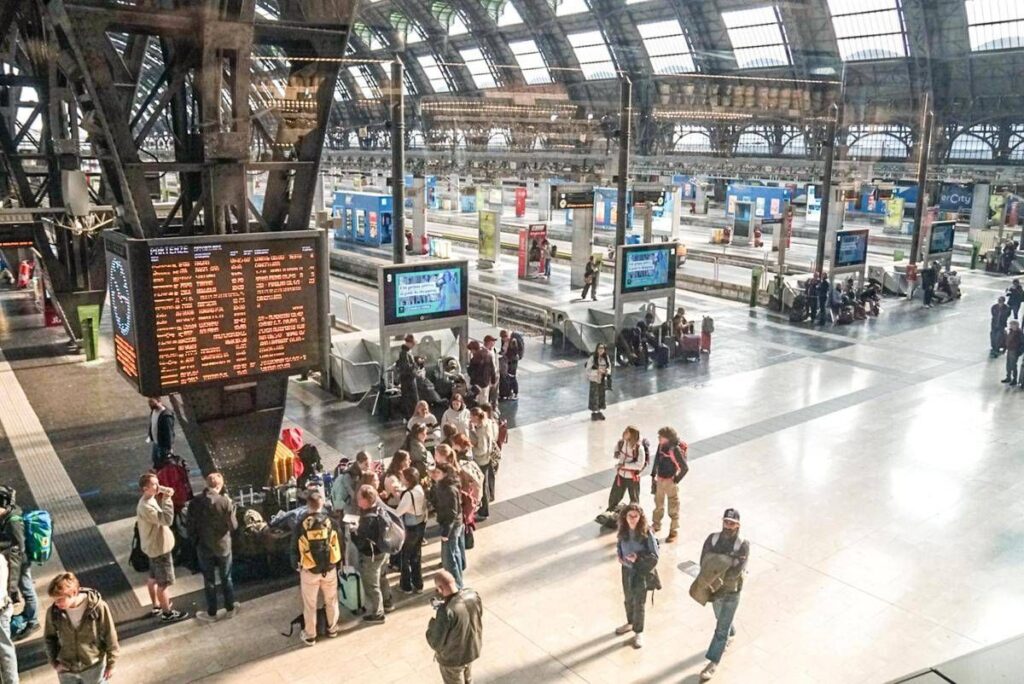 Sciopero treni 11 giugno, sospesa la protesta dei sindacati confederali: resta il nodo delle altre agitazioni