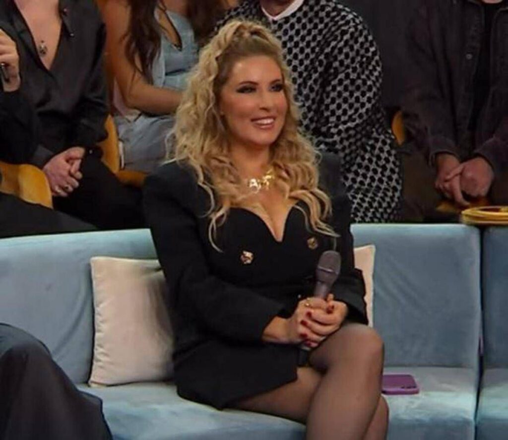 Selvaggia Lucarelli nelle Filippine per l’Isola dei Famosi: “Terremoto è lontano”