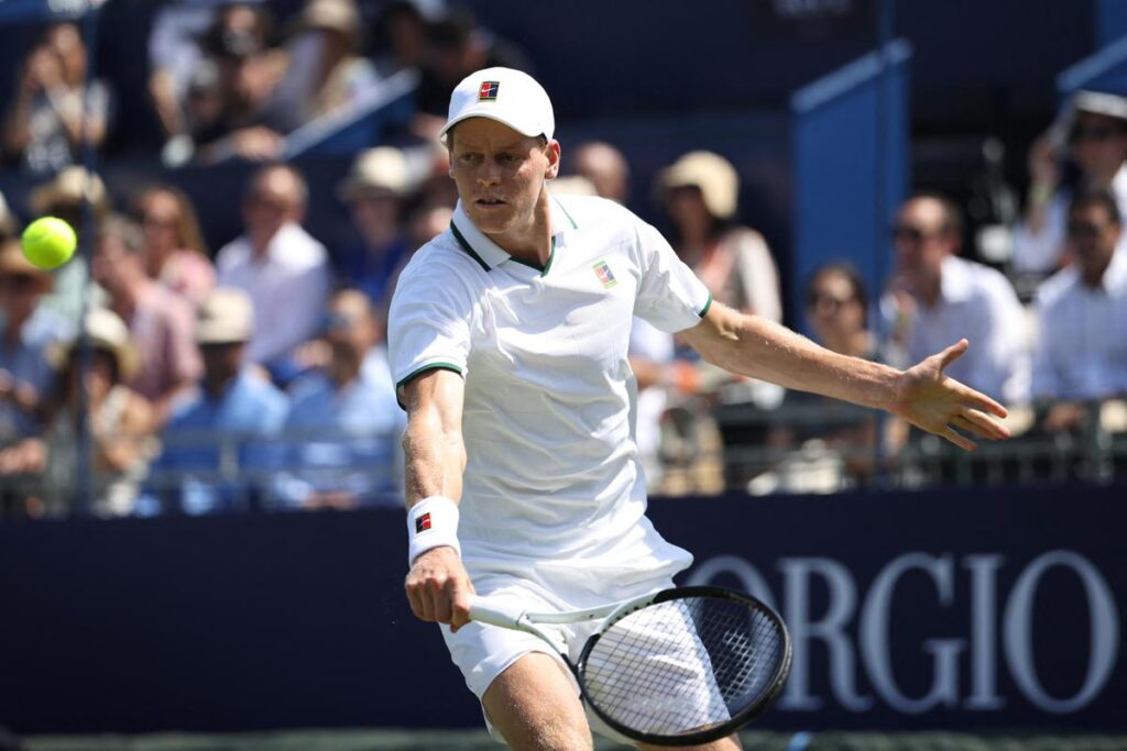 Sinner, si avvicina l’esordio a Wimbledon: data, orario e dove vederlo in tv