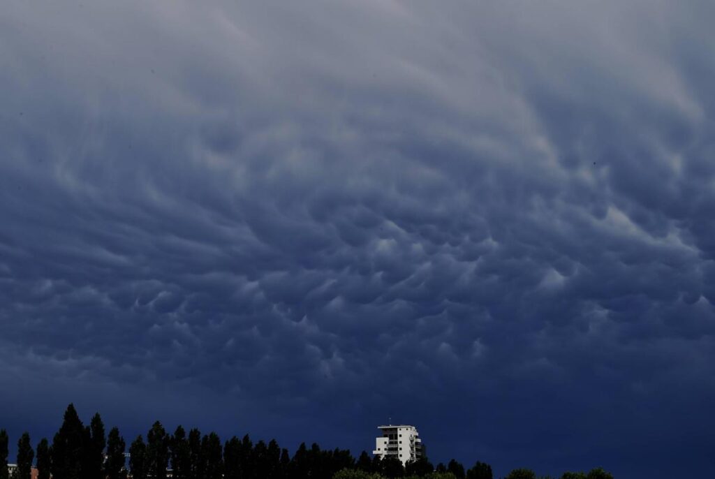Temporali e calo termico, il meteorologo avverte: “Solo breve tregua dall’afa”