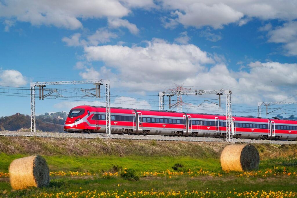 Treni, circolazione sospesa su linea Alta Velocità tra Rogoredo e Piacenza: ritardi e cancellazioni