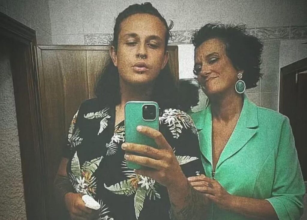 Uccide moglie e figlio a fucilate, il post del ragazzo: “Per mio padre meglio morto che gay”
