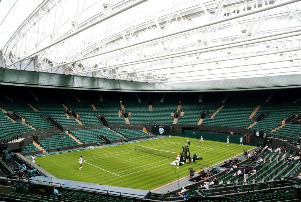 Wimbledon, Sinner e Djokovic si allenano sul campo centrale