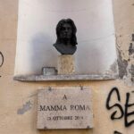 Anna Magnani torna a Trastevere, busto ricollocato nella nicchia di via della Pelliccia
