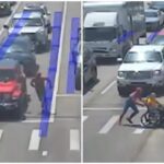 Anziano in carrozzina non riesce ad attraversare strada, lo aiuta… Spiderman