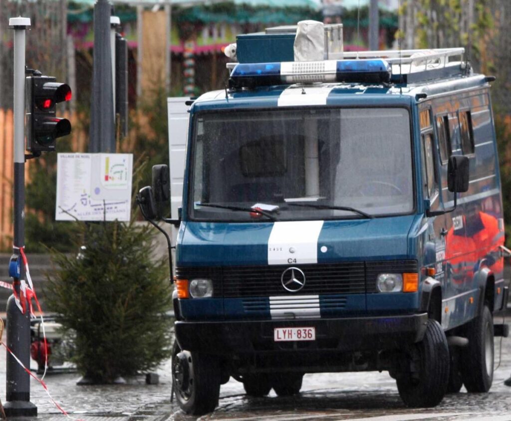 Belgio, incendio in un palazzo ad Anversa: diversi morti e feriti
