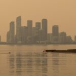 Canada, oltre 200 incendi fuori controllo: il fumo ‘invade’ anche gli Usa