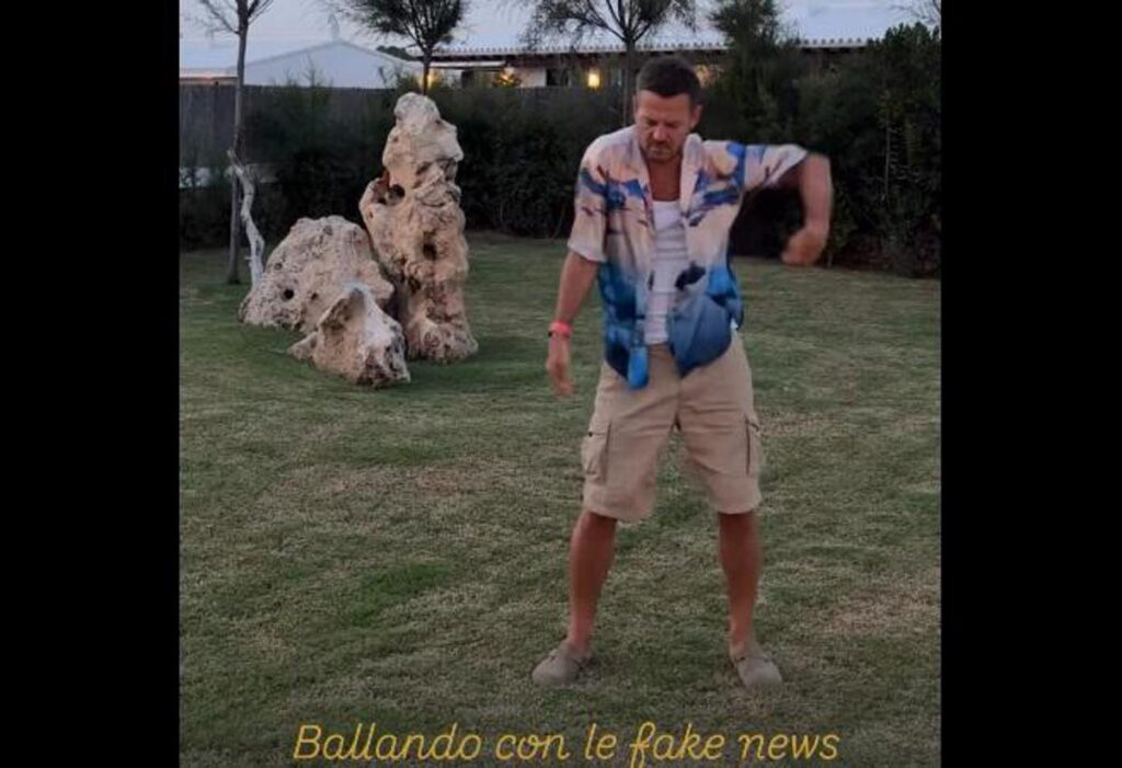 Cattelan non sarà a ‘Ballando con le Stelle’, la smentita arriva via social