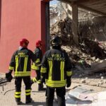 Crollo palazzina Messina, 6 dispersi: ricerche rese difficili da incendio che cova sotto le macerie