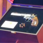 Erdogan e le pistole regalate al vertice Nato, il dono rebus per i leader: “Che ci faccio?”
