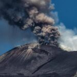 Eruzione Etna, sospesi fino alle 17 i voli in arrivo all’aeroporto di Catania