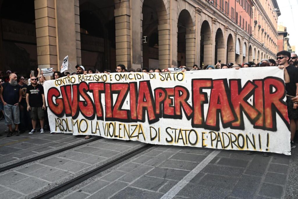 Fakir, conclusa l’autopsia. Il legale della famiglia: “Ipotesi asfissia da compressione”