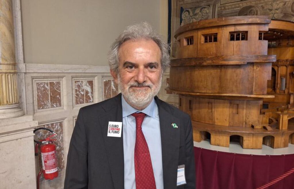 Fumo, Perrone (Fondazione Aiom): “52mila firme per aumentare costo sigarette, ora tocca alla politica”