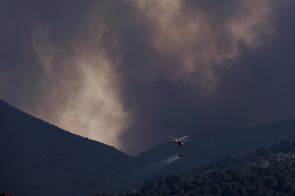 Incendi in Francia e Spagna, corsa contro il tempo per domare fiamme prima di nuova ondata di caldo