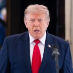 Iran, Trump ‘guardiano’ di Hormuz: tycoon tra rimborsi, blocco navale e terza ondata di raid