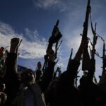 Iran, allarme navi nel Mar Rosso: mercantili invertono rotta dopo blocco Houthi