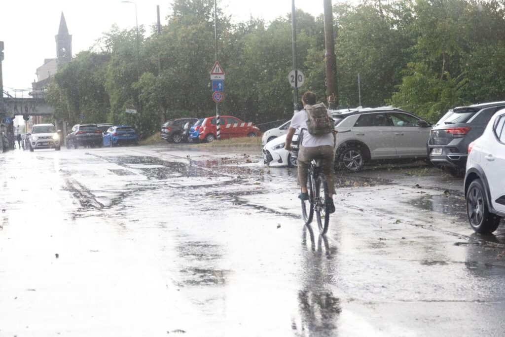 Maltempo sull’Italia, temporali e vento forte: allerta rossa in Veneto