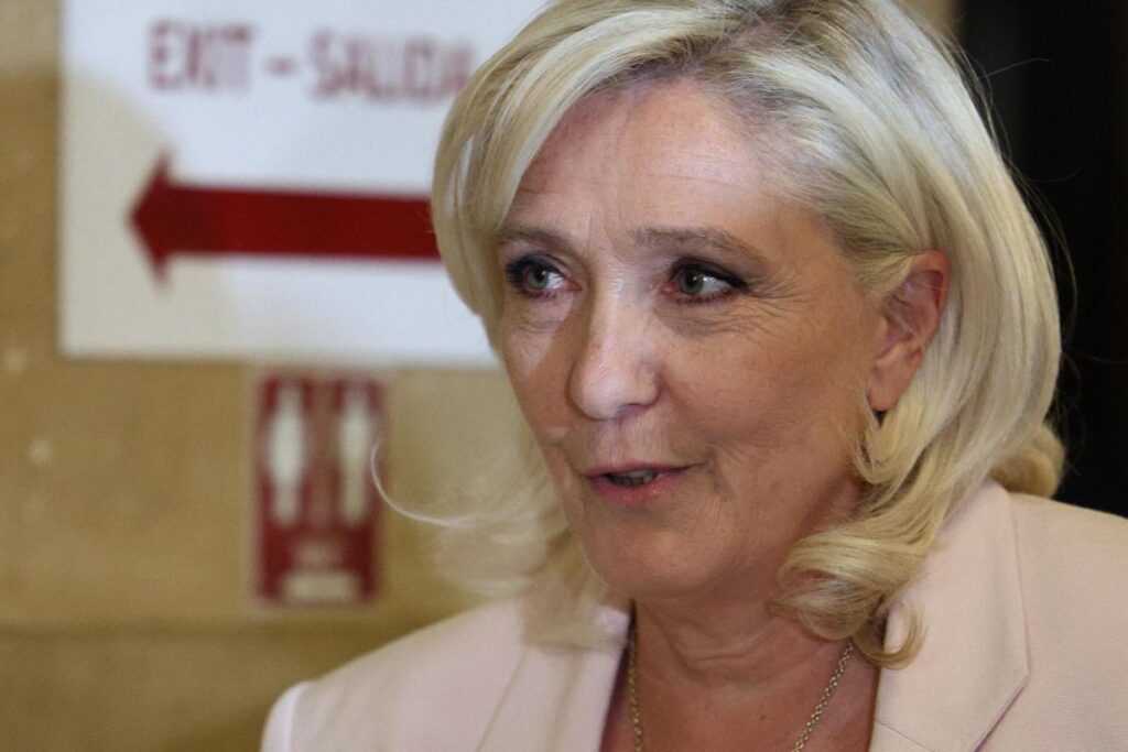 Marine Le Pen condannata a 3 anni di carcere: un anno con il braccialetto elettronico