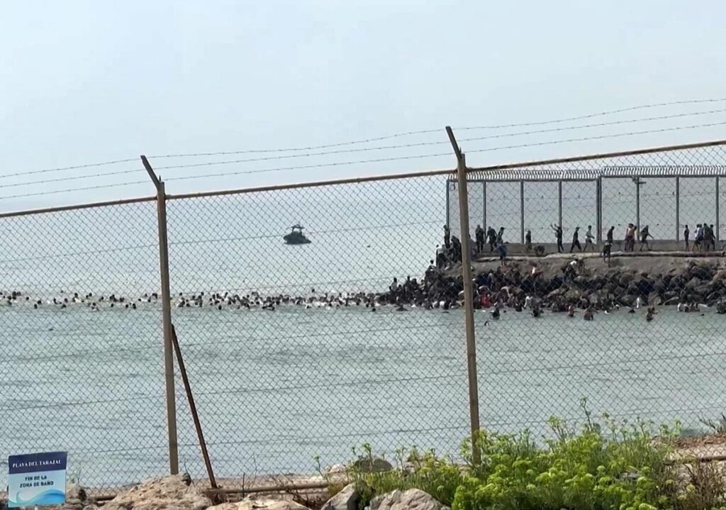 Migranti, a Ceuta la peggior crisi dal 2021