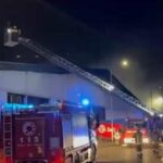 Milano, spento incendio a deposito Bartolini. Vigili del fuoco: “Nessun ferito”