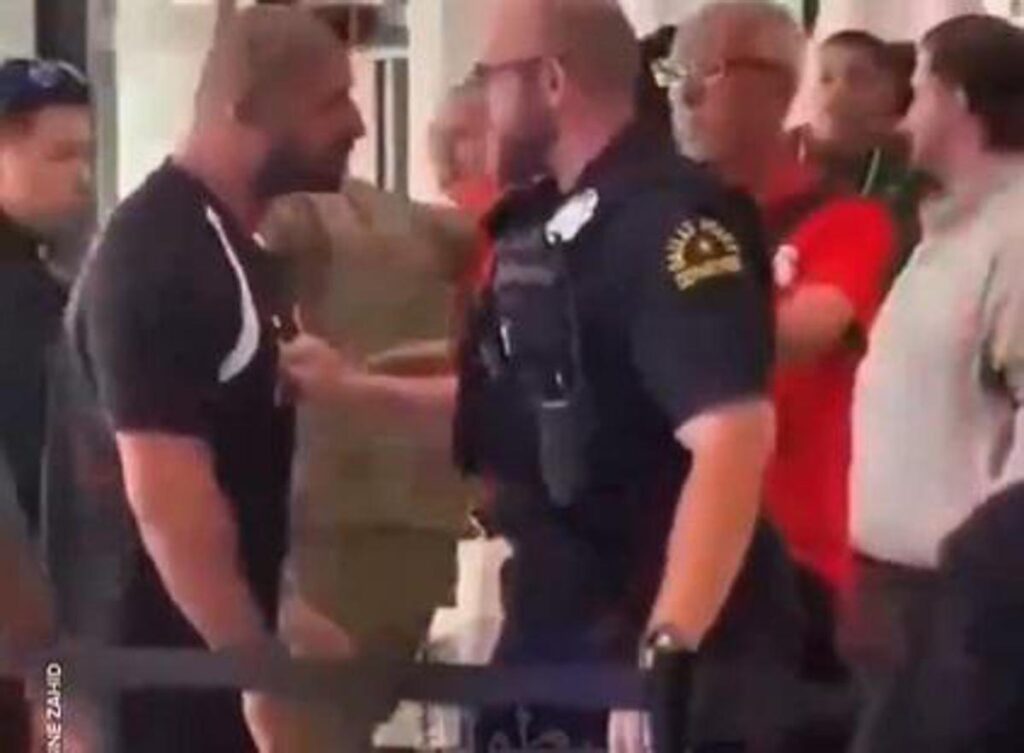 Mondiali, Egitto arriva a Dallas: ‘rissa’ con polizia all’aeroporto