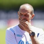 Napoli, “chi non salta juventino è”. E Allegri non salta