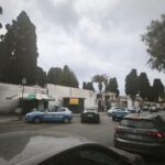 Napoli, spara e ferisce l’ex moglie al cimitero: 71enne arrestato