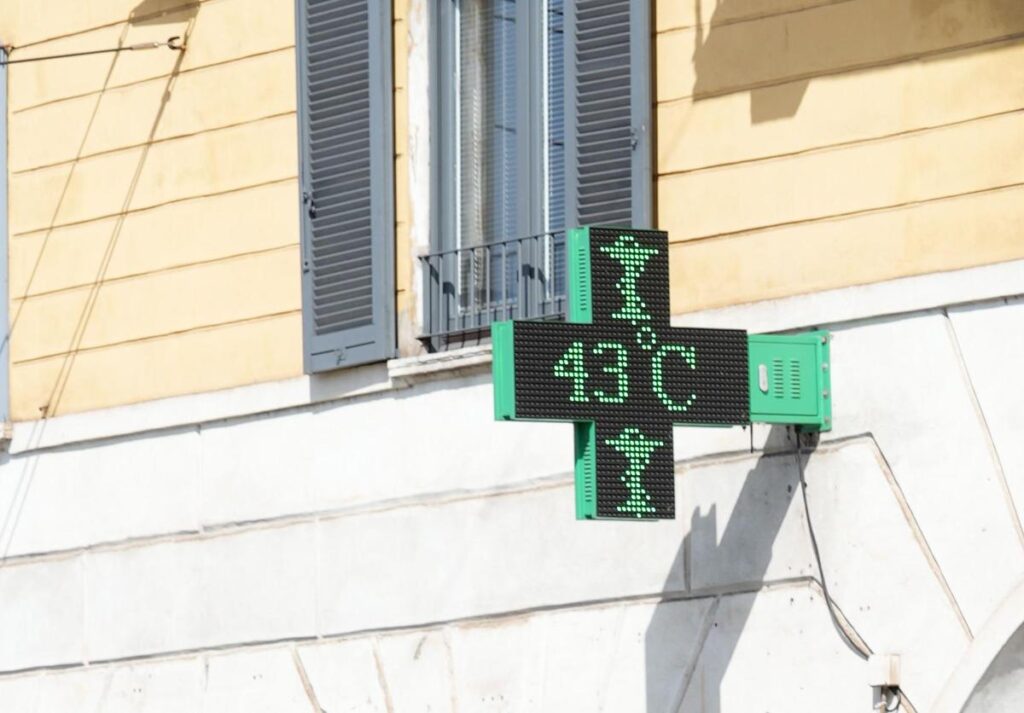Padova, bimba rimane chiusa in auto sotto il sole: salvata da agenti penitenziaria