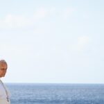 Papa Leone XIV varca la Porta d’Europa a Lampedusa: “Più delle parole contano i gesti, mondo sia più umano”