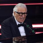 Peppino di Capri, il lungo applauso all’inizio dei funerali: tra i presenti anche De Laurentiis