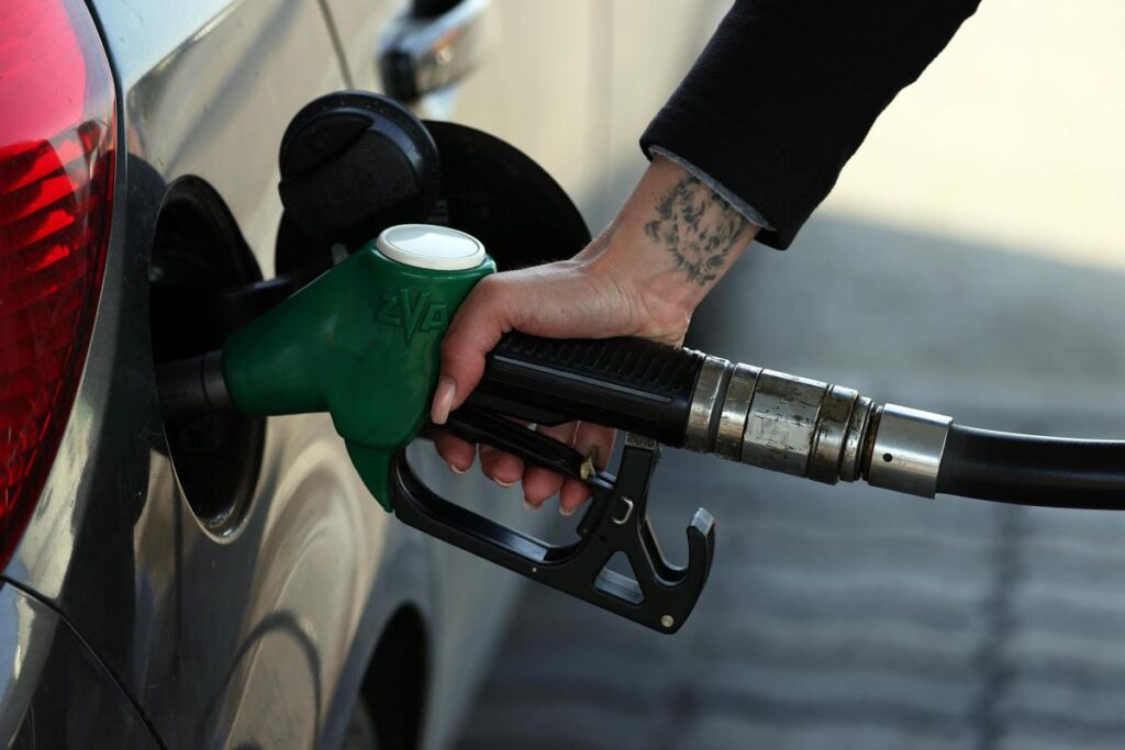 “Quasi 200mila sterline di carburante rubato al giorno”, la ‘risposta’ degli inglesi al caro benzina