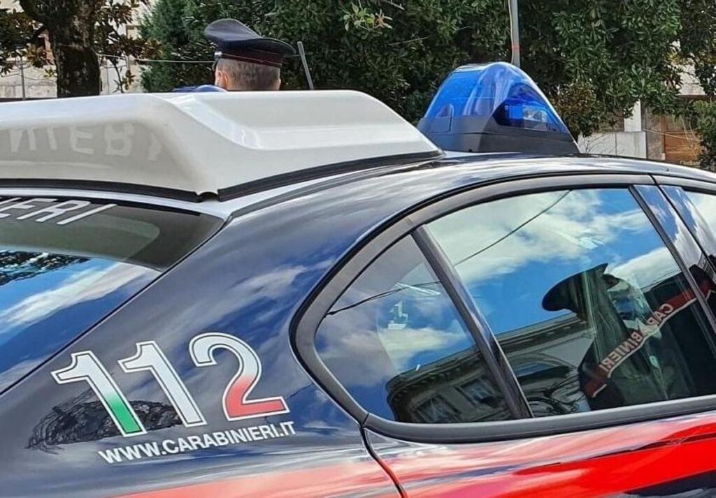 Roma, 22enne sequestrato e torturato in un b&amp;b a Trastevere: tra gli arrestati Solø, finalista Area Sanremo 2025