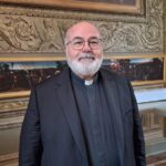 Salute, Angelelli (Cei): “Social e Ai comportano rischio danni mentali per i giovani”