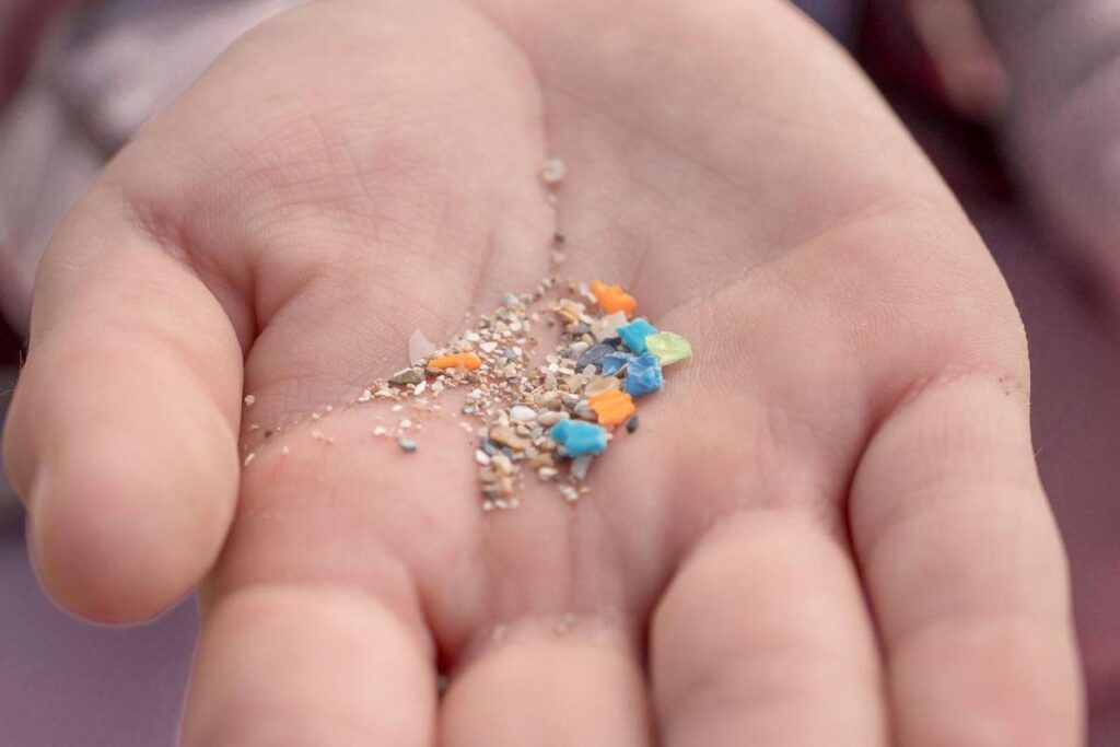 Salute, studio italiano: “Infarti più gravi con microplastiche, fumo e inquinamento”