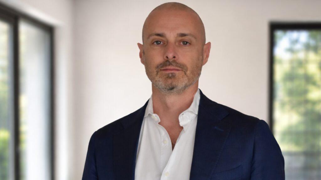 Sanità: “Dentisti a 50mila euro lordi l’anno, leasing e concorrenza mettono in crisi gli studi”