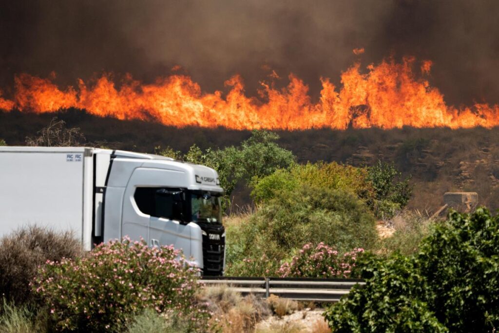 Spagna, emergenza incendi a Madrid. Sanchez: “Situazione drammatica”