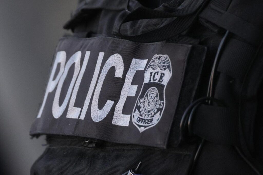 Sparatoria con agenti Ice nel Maine: uccisa una persona