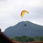 Tarzo, pilota di parapendio si schianta al suolo: morto 53enne