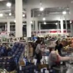 Terremoto Giappone, il negozio trema per la scossa