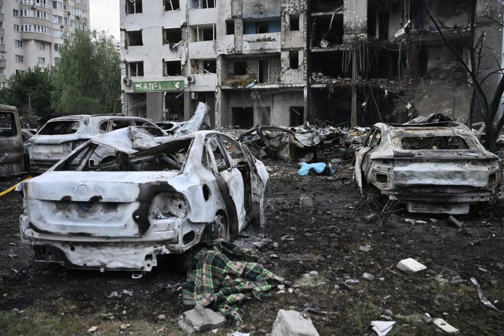 Ucraina, missili della Russia su Kiev nella notte: 8 morti