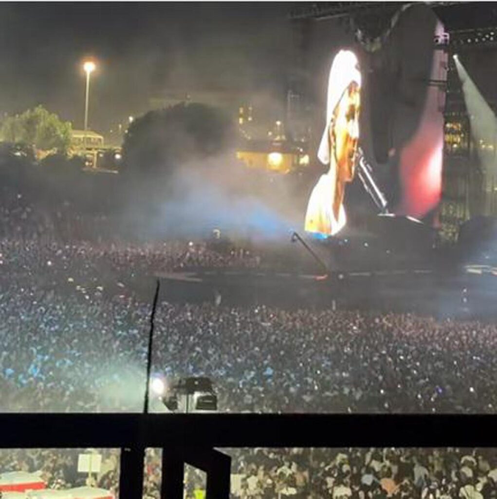 Ultimo, pubblico record a Tor Vergata ma il concerto è live dal balcone