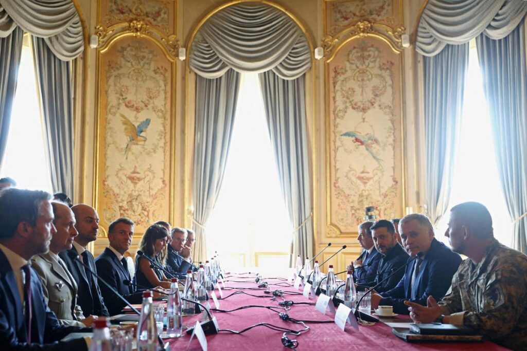 Volenterosi a Parigi, nasce coalizione europea per scudo anti-missili balistici: c’è anche Italia